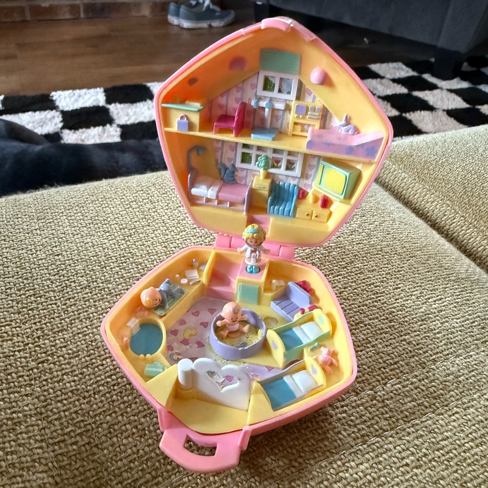 1992 Polly Pocket Nursery